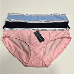 Tommy Hilfiger Women’s Pink, Black, and Blue Underwear Trio. Size: Large